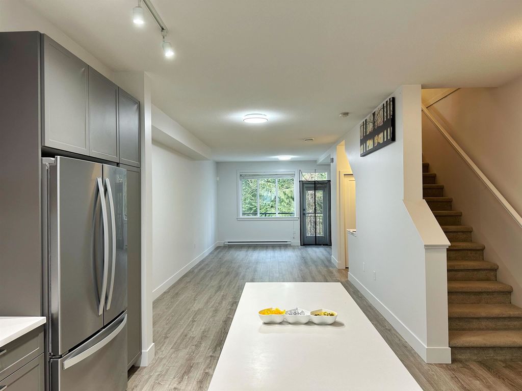 listing image 1100743443351984270