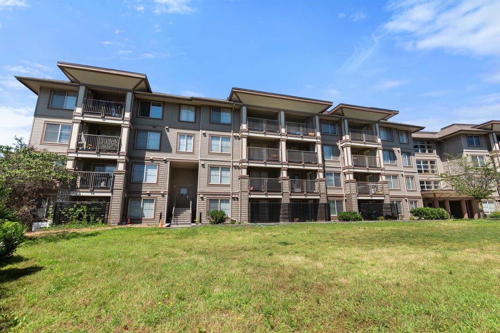 Photo of 45559 Yale Road #204, Chilliwack, BC V2P 0B1 (MLS # R3140361)