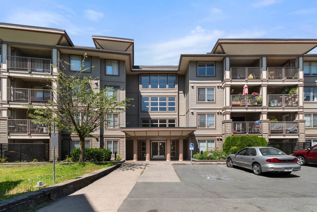 Photo of 45559 Yale Road #204, Chilliwack, BC V2P 0B1 (MLS # R3140361)