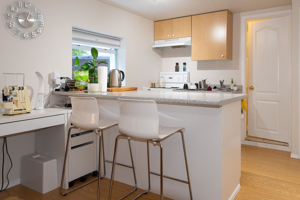 listing image 1105566540178982907