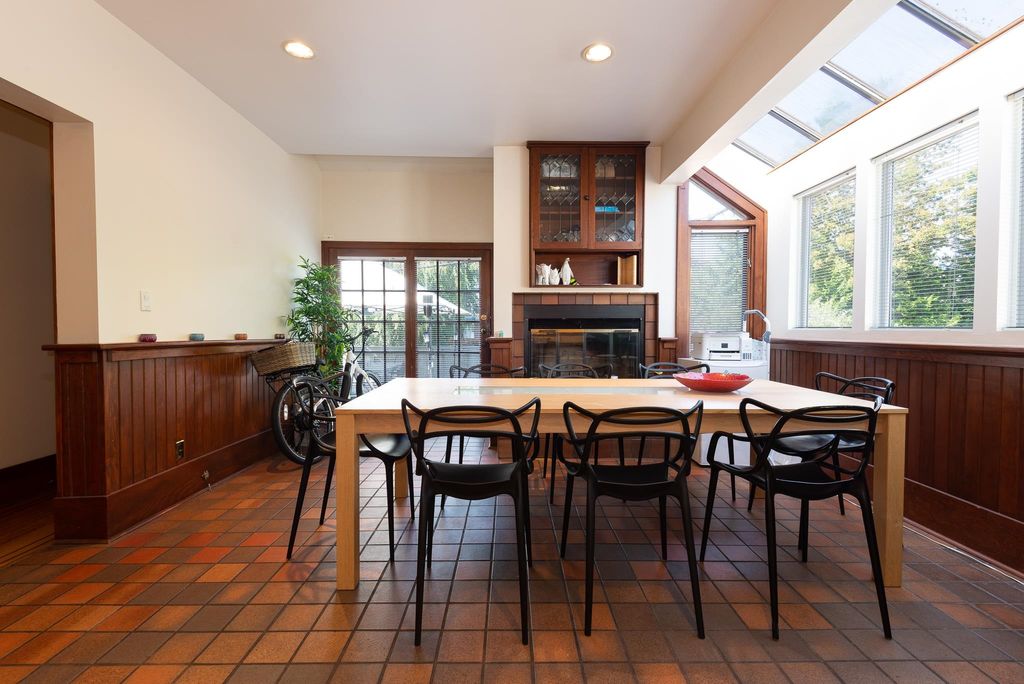 listing image 1106905423395275930