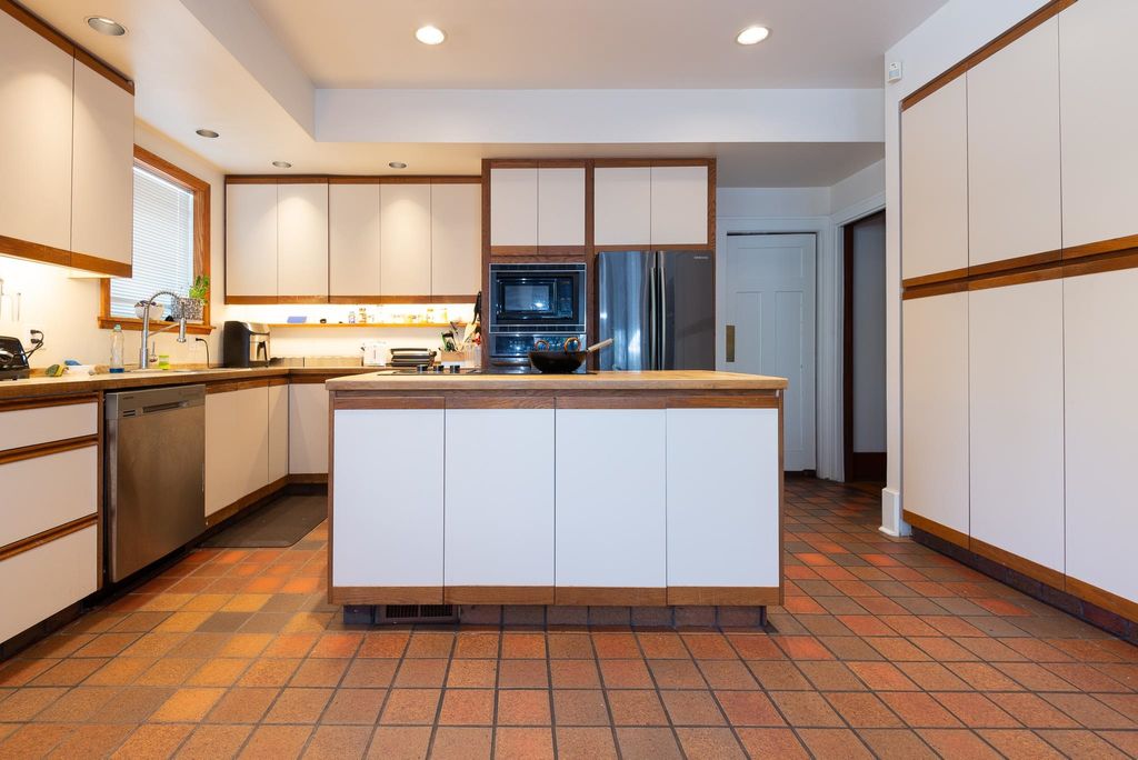 listing image 1102406922577831659