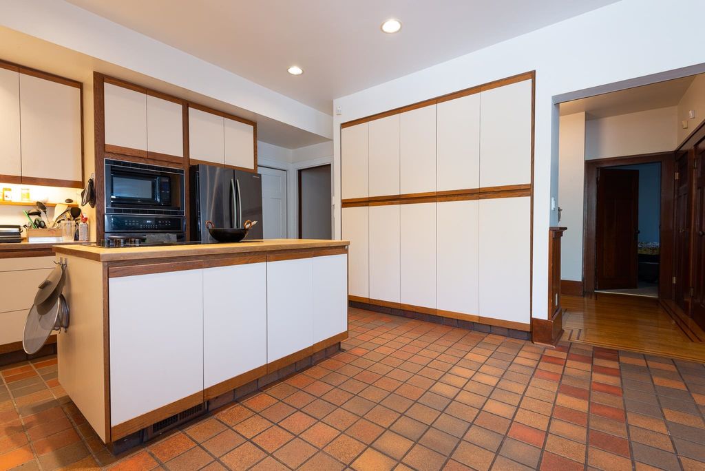 listing image 1108077585546410767