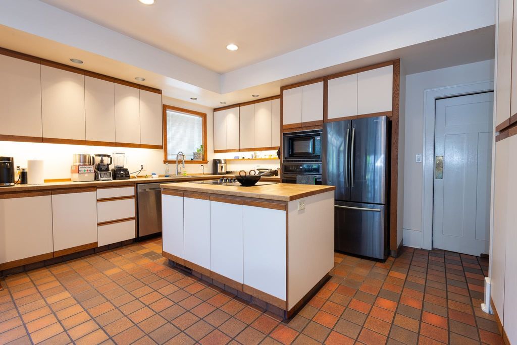 listing image 1108543883306631433