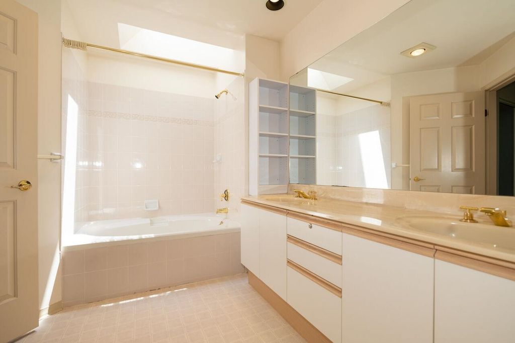 listing image 1108490378094494952