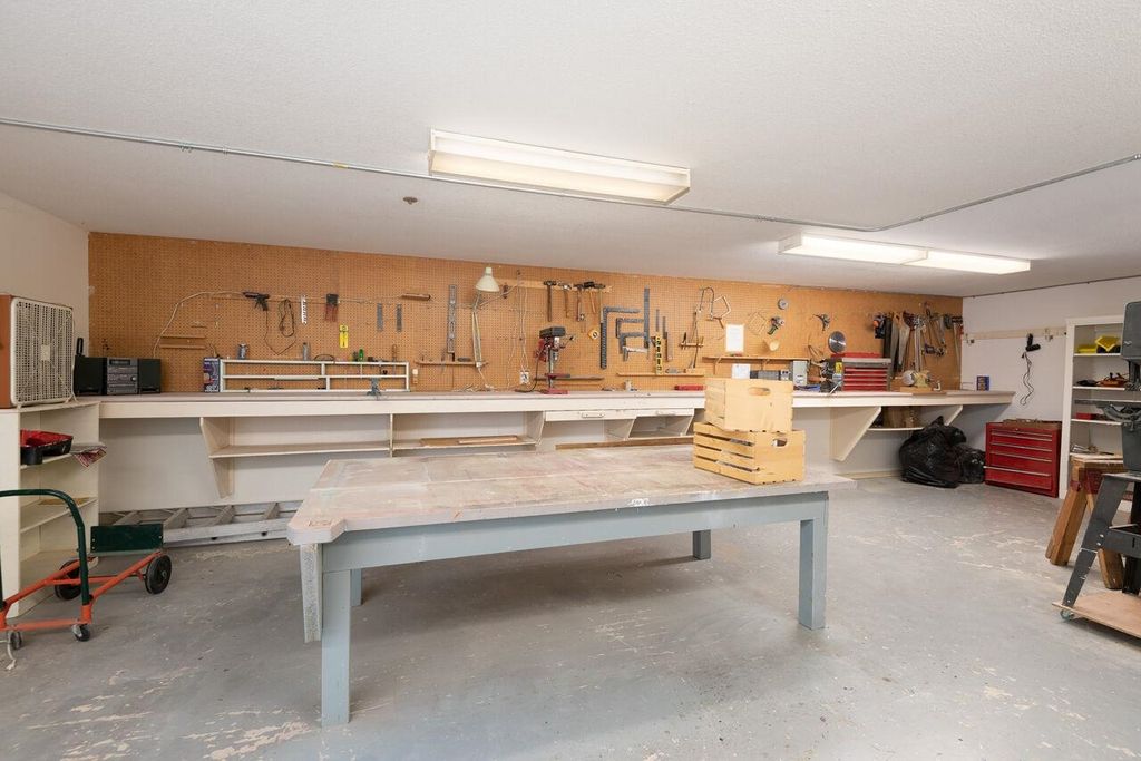 listing image 1102790791748208448