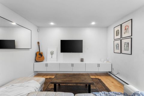 1045 W 8th Avenue 104 Vancouver BC V6H 1C3