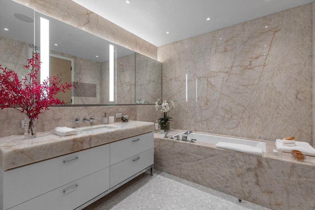 listing image 1102491663086393073