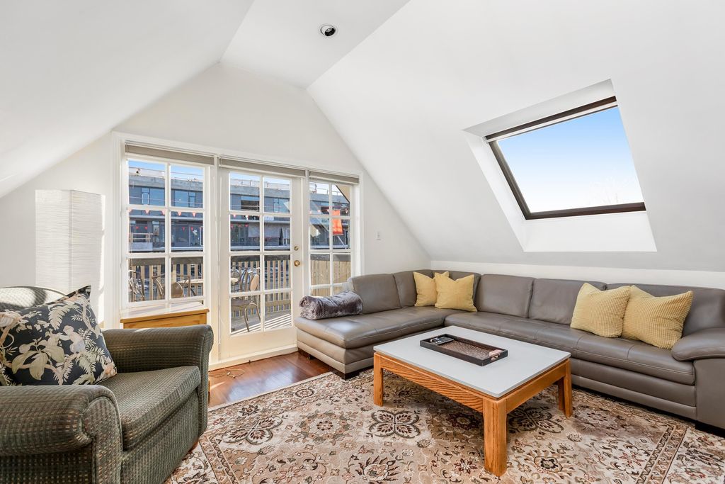 listing image 1100634006771079040