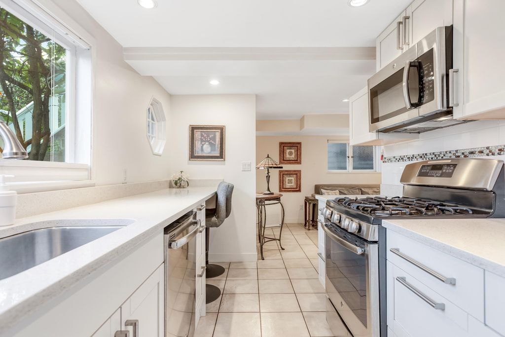 listing image 1109656953881101760