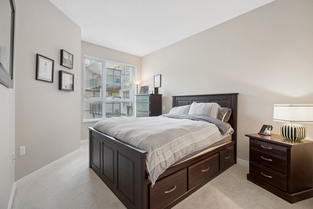 listing image 1102814533633974431