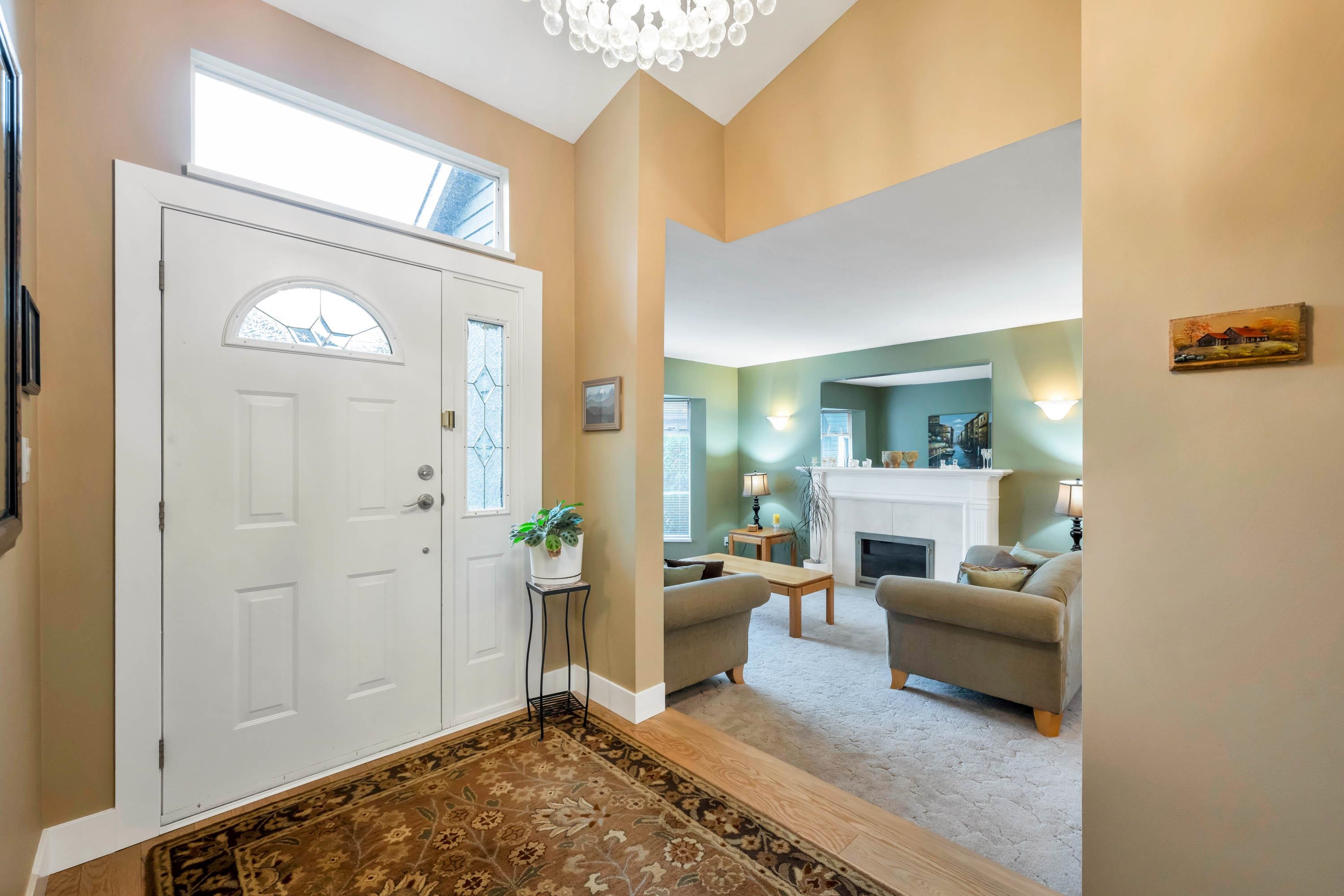 10574 Woodglen Close