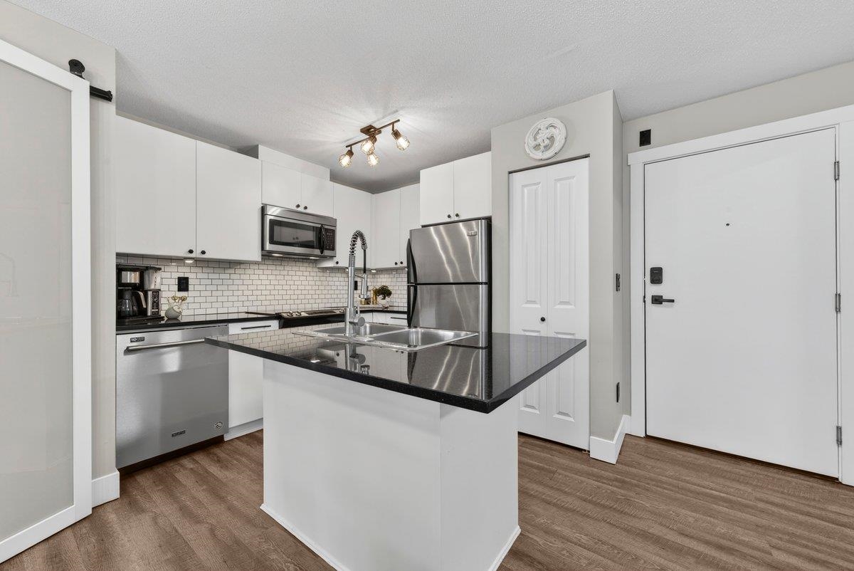 6500 194 Street 301