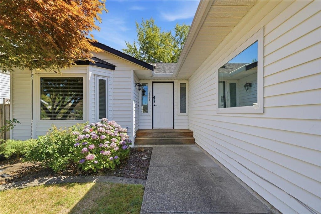 Photo of 12110 Blossom Street, Maple Ridge, BC V2X 9J9 (MLS # R3153017)