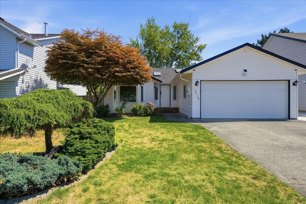 Photo of 12110 Blossom Street, Maple Ridge, BC V2X 9J9 (MLS # R3153017)