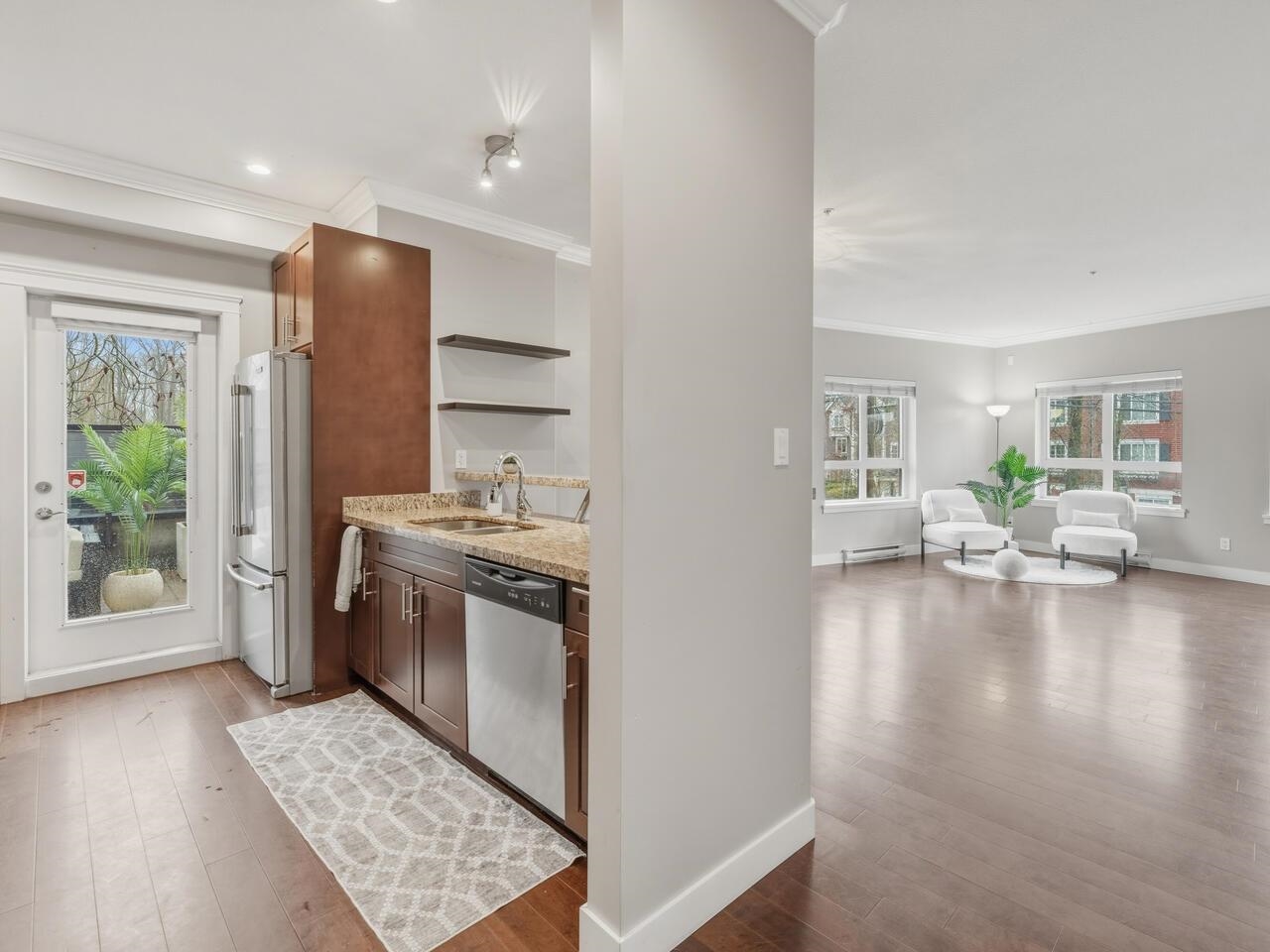 2664 Kingsway Avenue 201