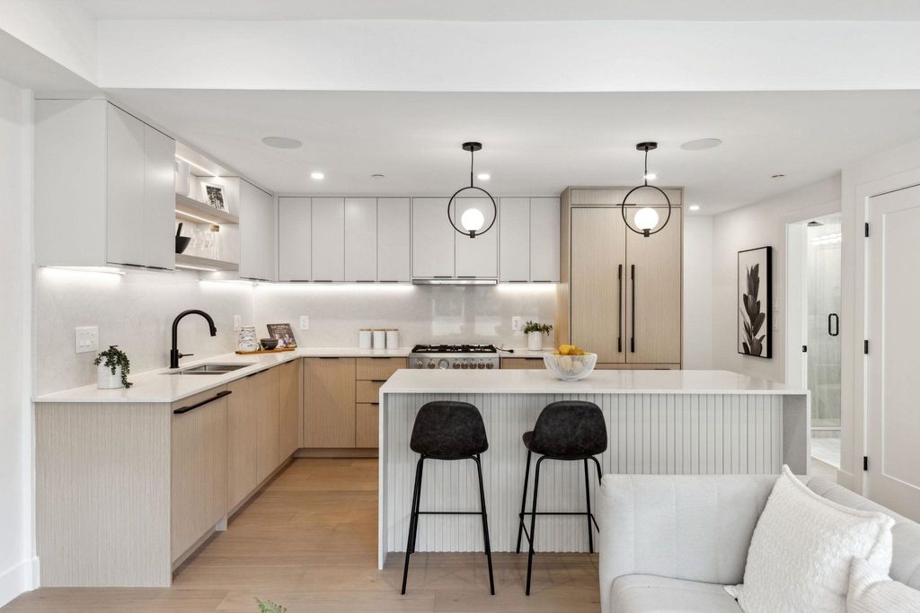 listing image 1101555598806954879