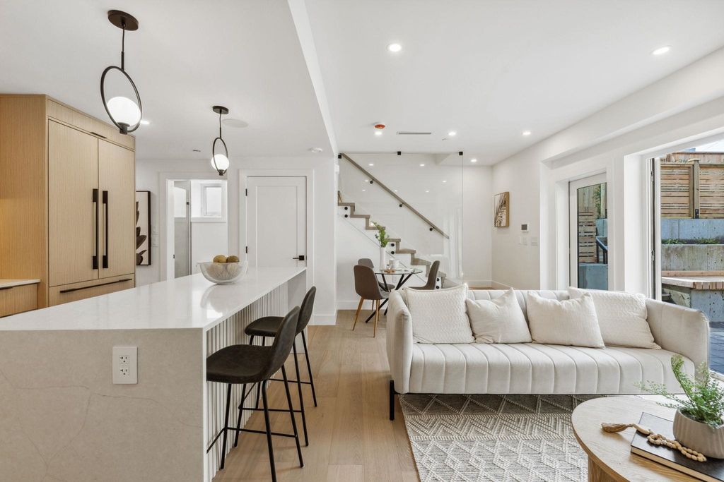 listing image 1101135614791331813