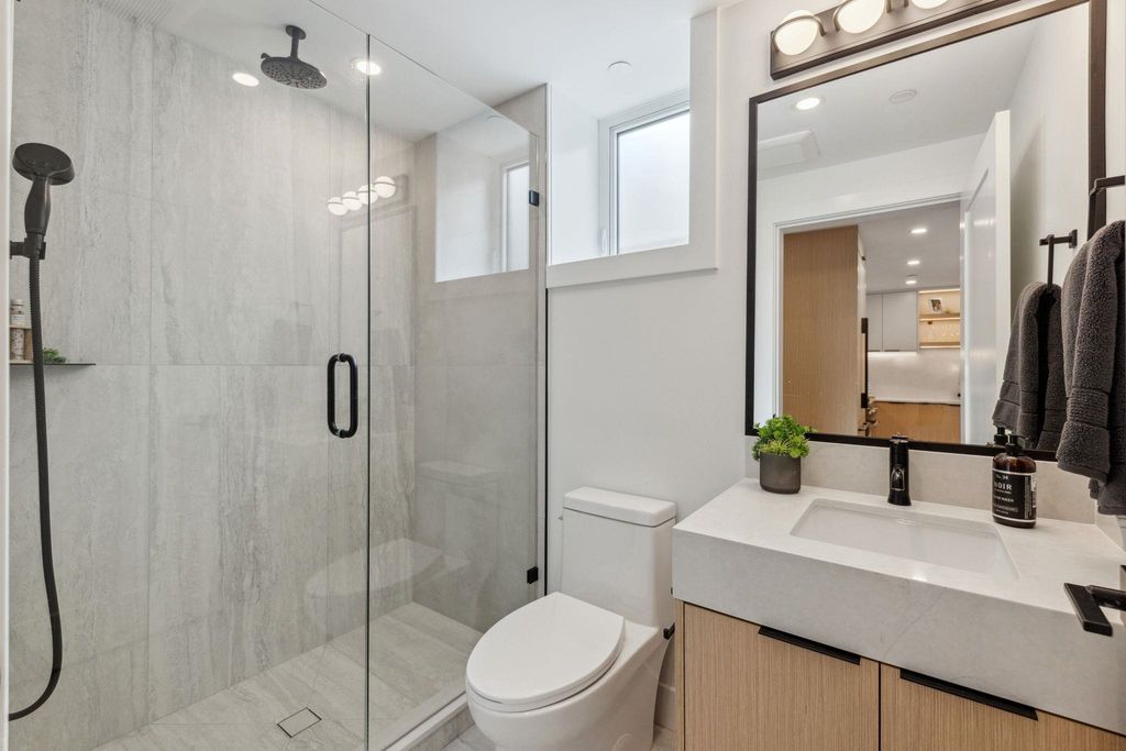 listing image 1106647574087473257