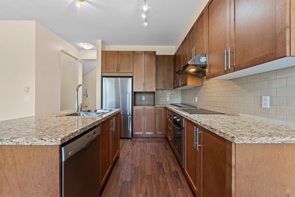 listing image 1106468401804592507