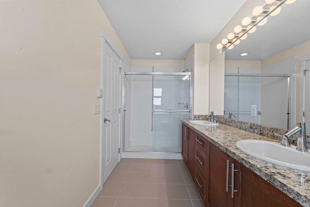 listing image 1102815074304790113