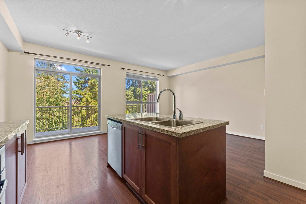 listing image 1101440757289338491