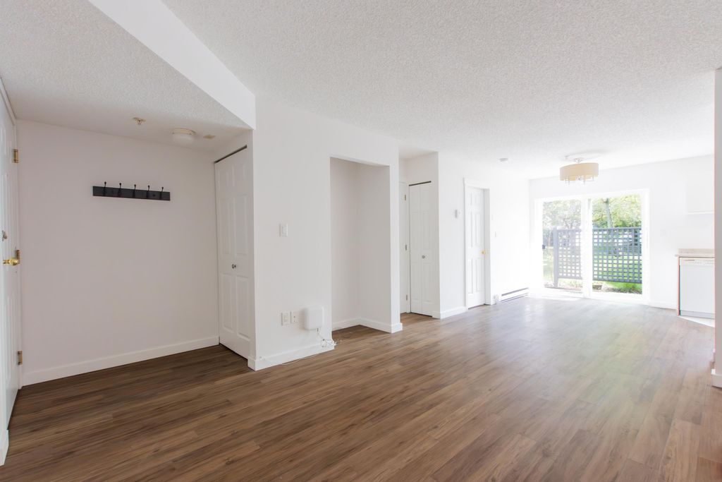 listing image 1105362298991863620