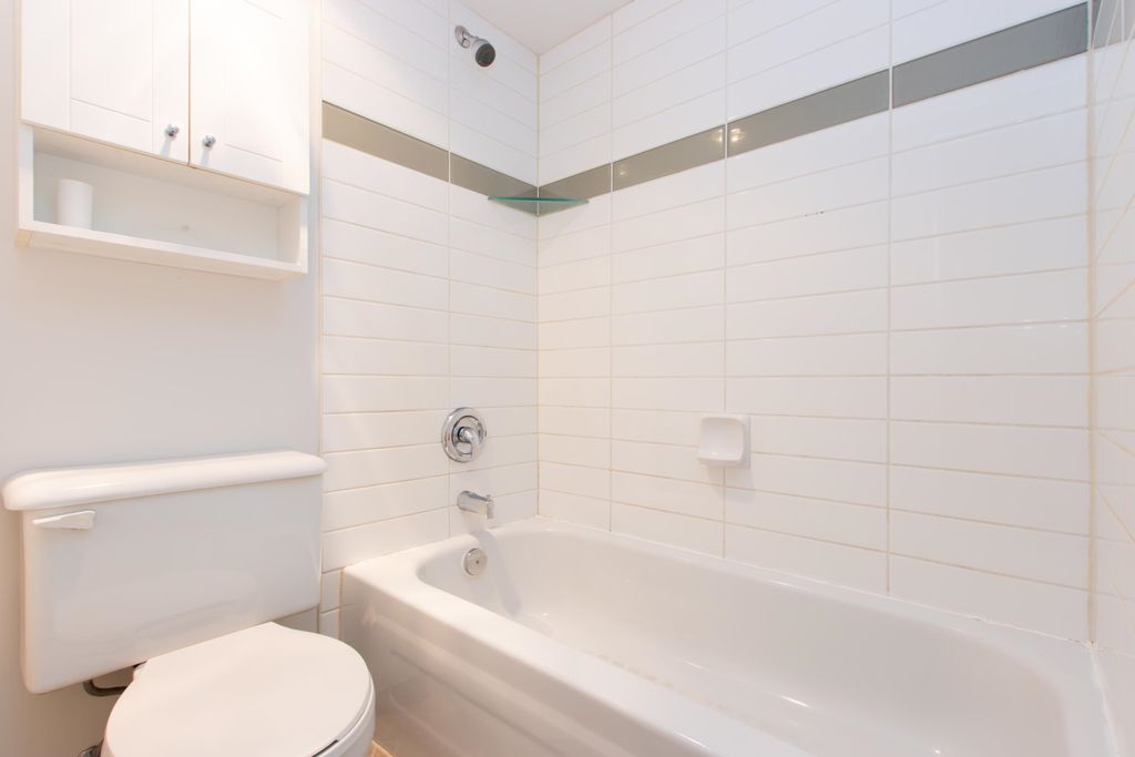 listing image 1109298239226859009