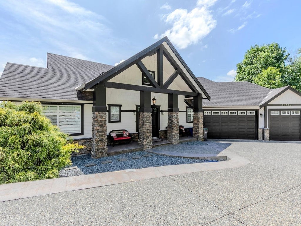 Photo of 36412 Carnarvon Court, Abbotsford, BC V3G 3G4 (MLS # R3129869)