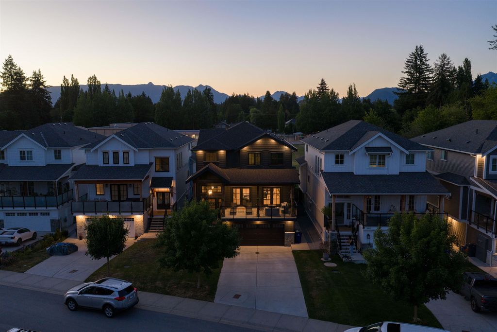 Photo of 20859 Golf Lane, Maple Ridge, BC V2X 1M1 (MLS # R3138298)