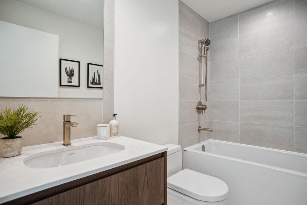listing image 1102794449361213219