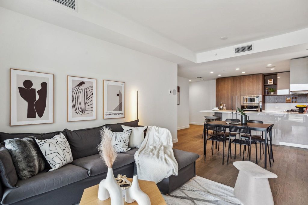 listing image 1100709461747958410