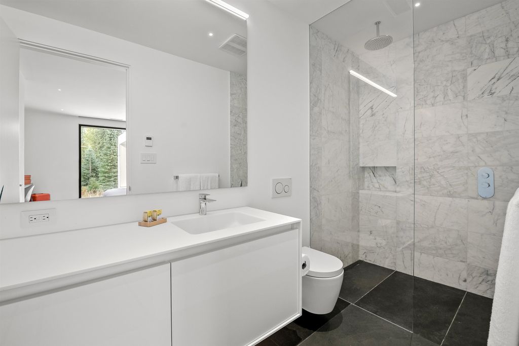 listing image 1107512922255796415