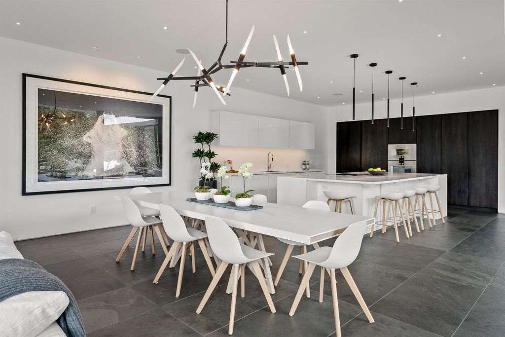 listing image 1109559640263990402