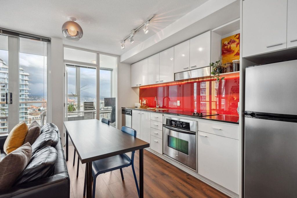 listing image 1107000650888419453