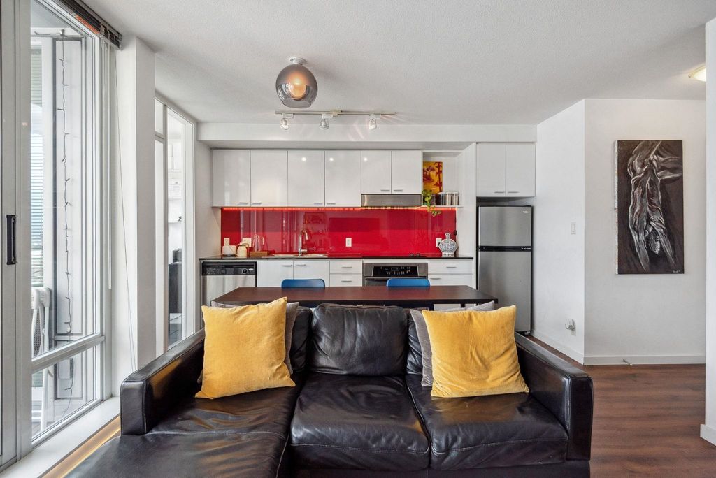 listing image 1102261963905435777