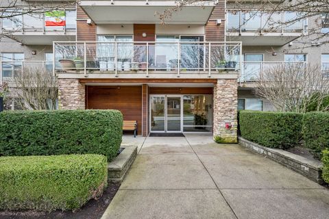 1033 St. George's Avenue 303 North Vancouver BC V7L 3H5
