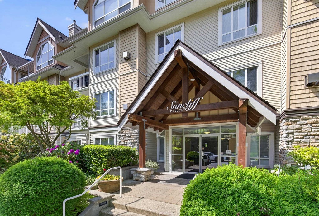 Photo of 1685 152a Street #201, Surrey, BC V4A 9Y1 (MLS # R3118156)