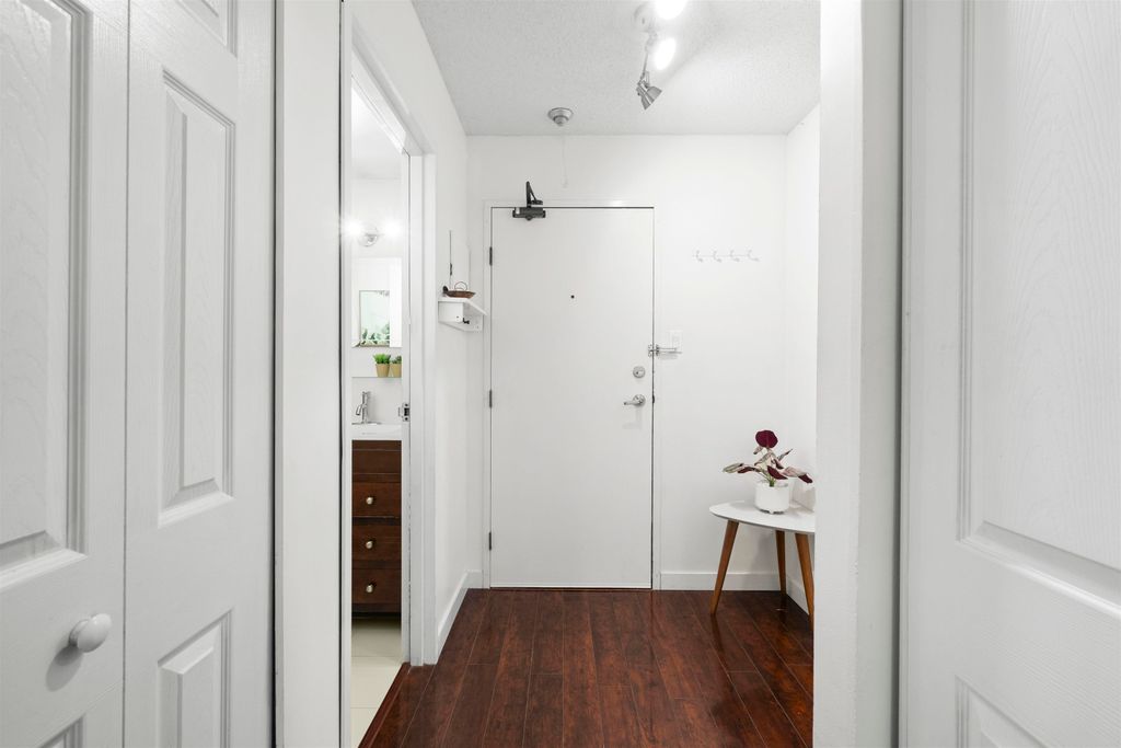 listing image 1104280438684389974