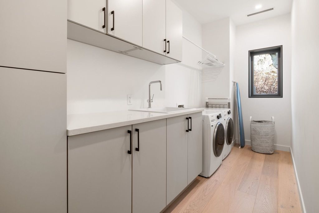 listing image 1109822204624645389