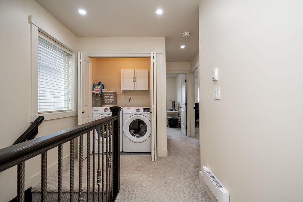 listing image 1106882291382231303