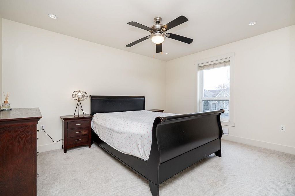 listing image 1102718109054439886