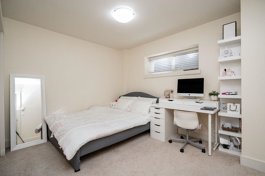 listing image 1106893636844675155