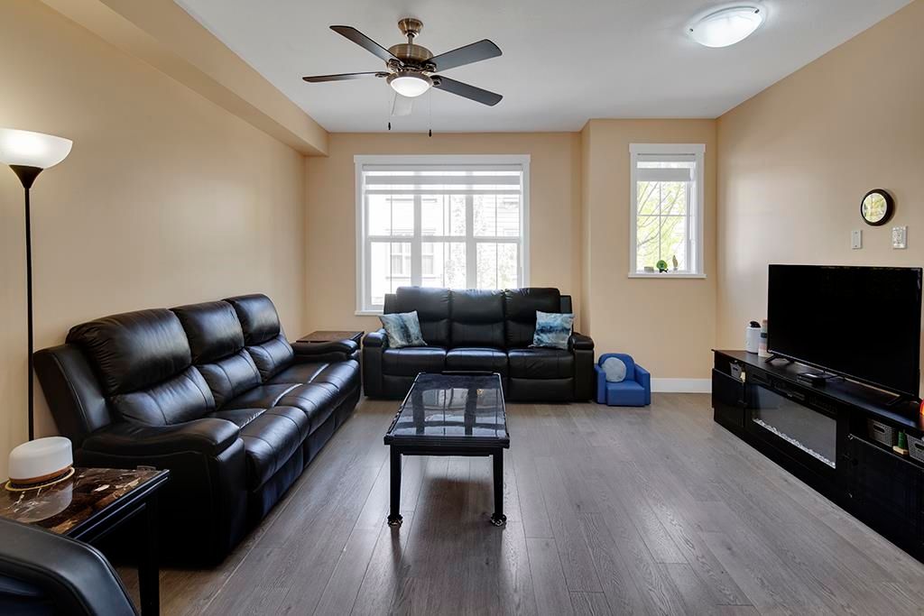 listing image 1109514898022330132