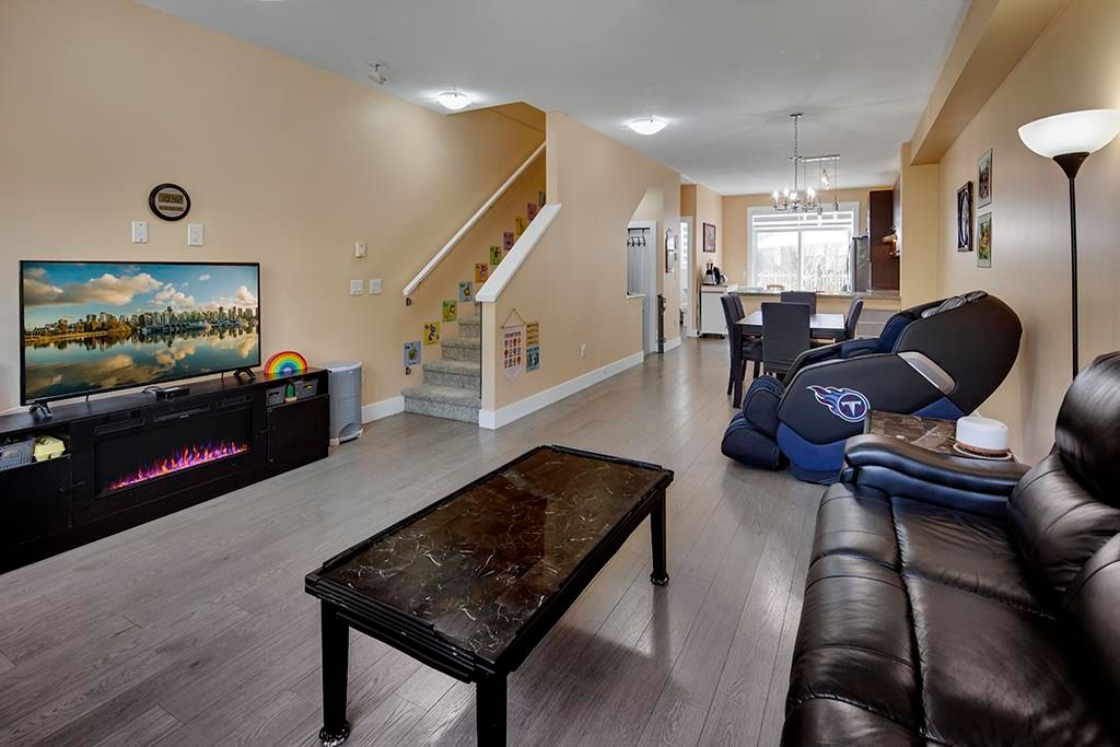 listing image 1108102091824580394