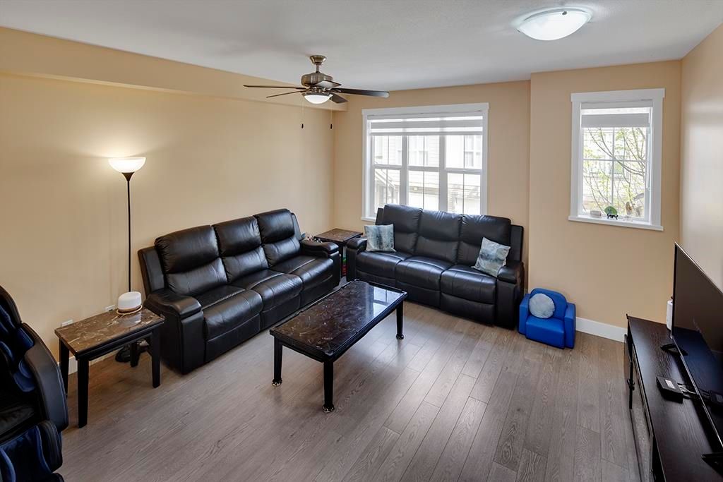 listing image 1103729199086235859
