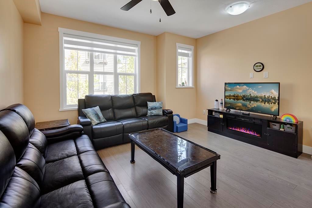 listing image 1102631064242217710