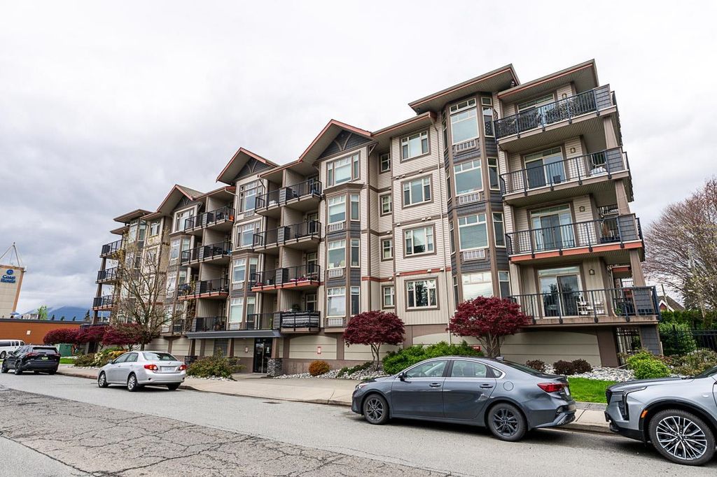 Photo of 46021 Second Avenue #204, Chilliwack, BC V2P 1S6 (MLS # R3111073)
