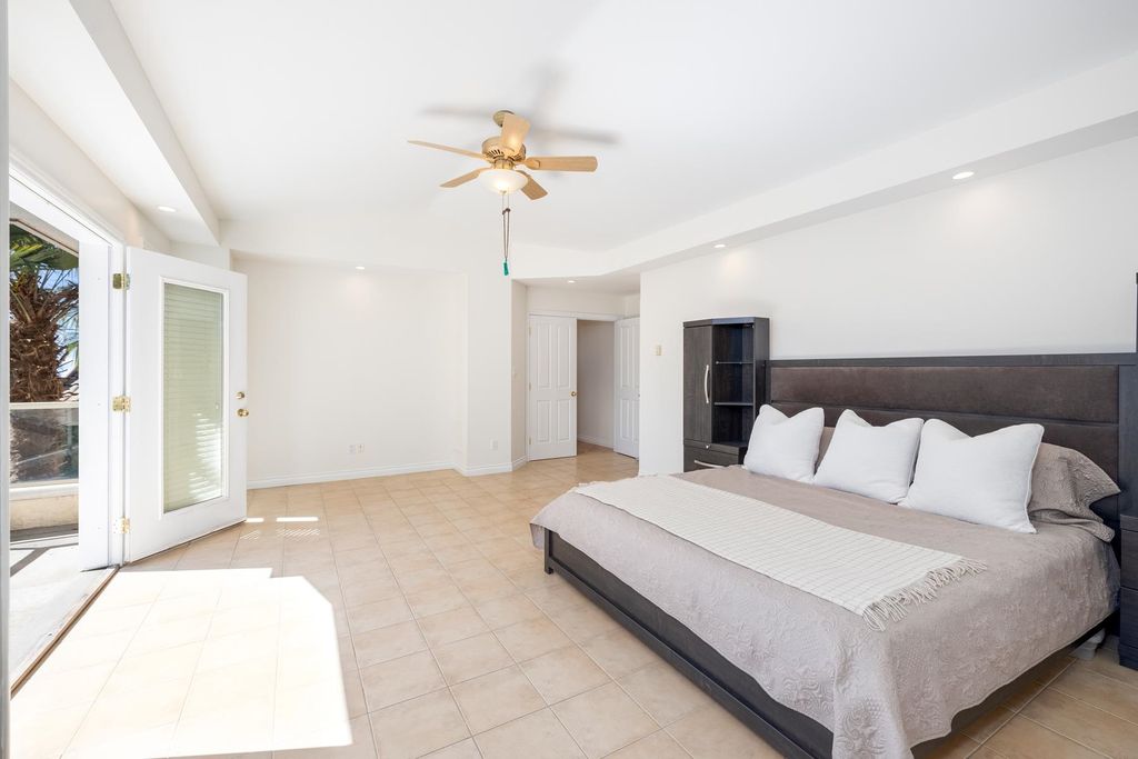 listing image 1104434347603831009