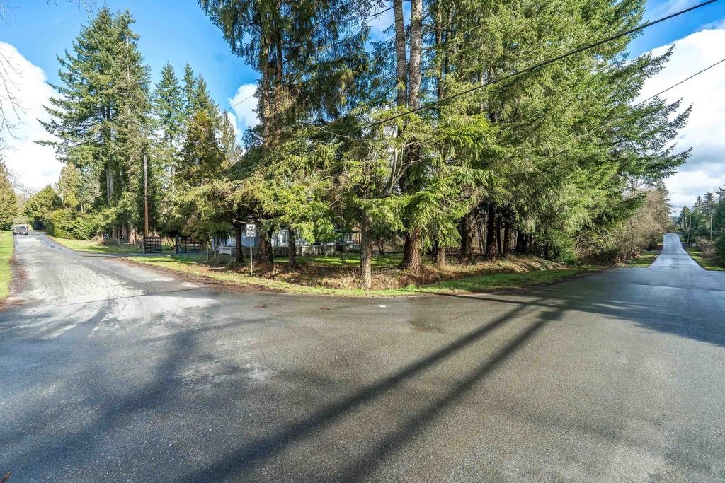Photo of 27601 104 Avenue, Maple Ridge, BC V2W 1M6 (MLS # R3090204)